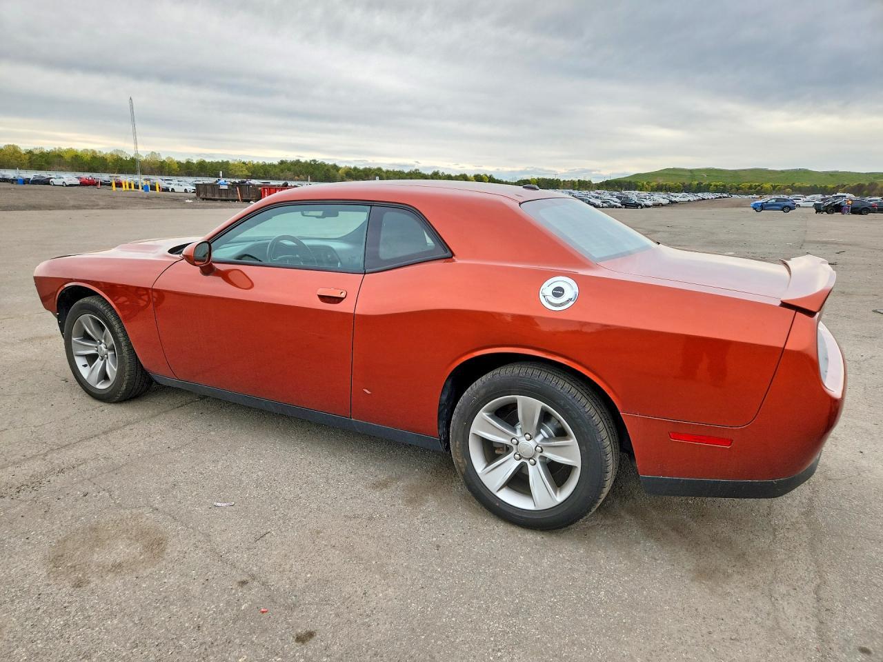 2021 Dodge Challenger Sxt - zdjęcie 2
