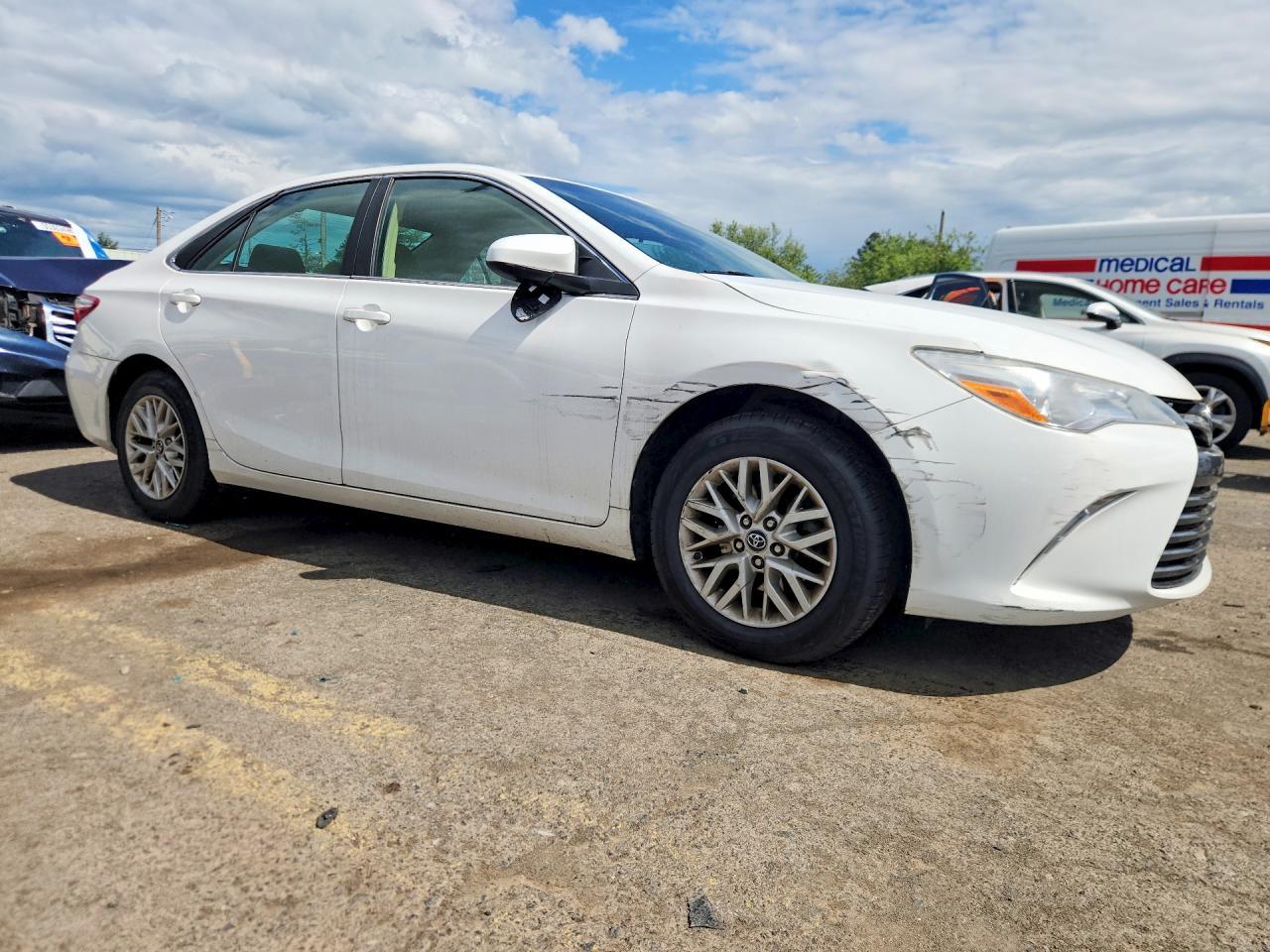 2017 Toyota Camry Le - zdjęcie 4