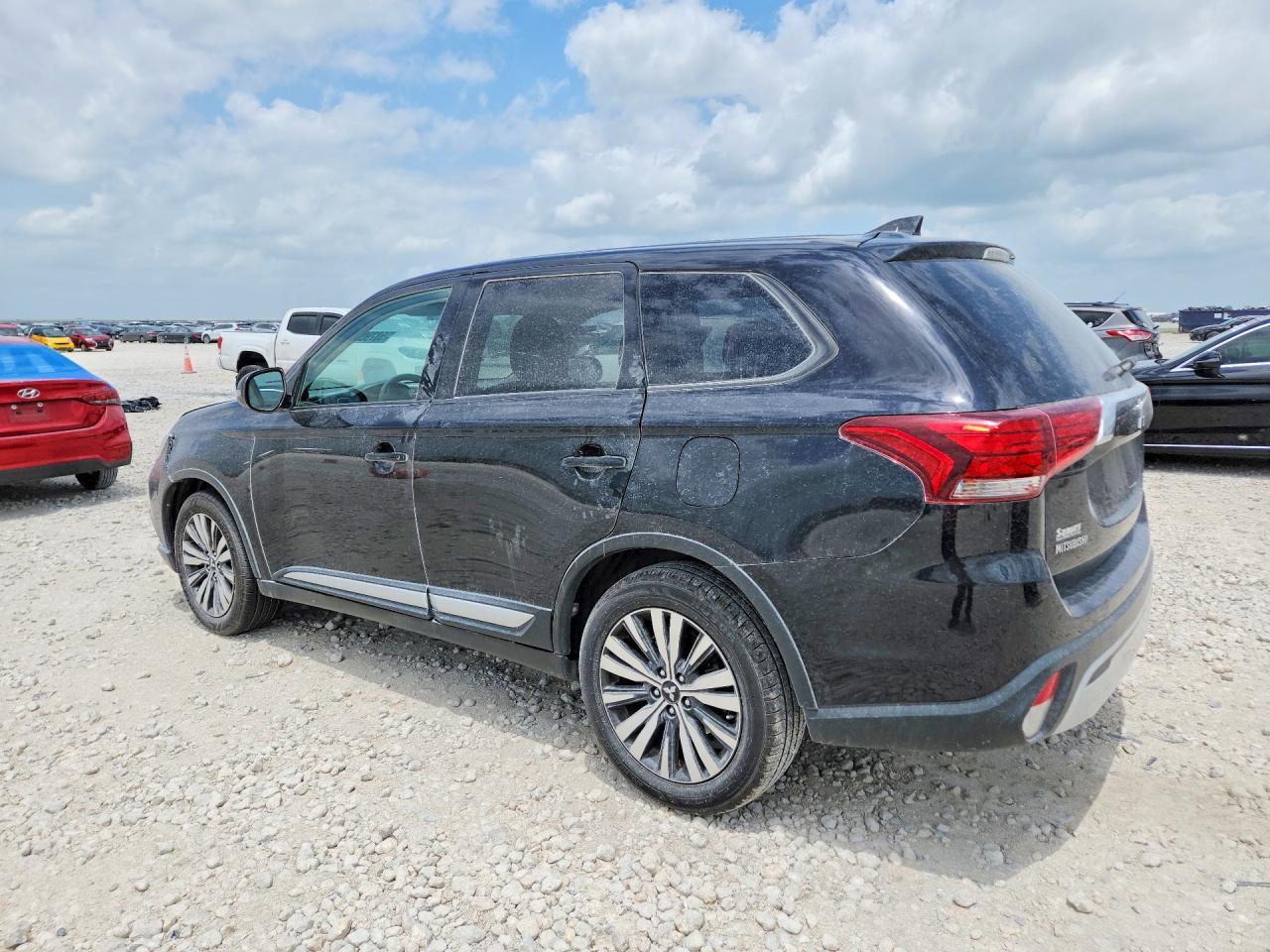 2019 Mitsubishi Outlander Se - zdjęcie 2