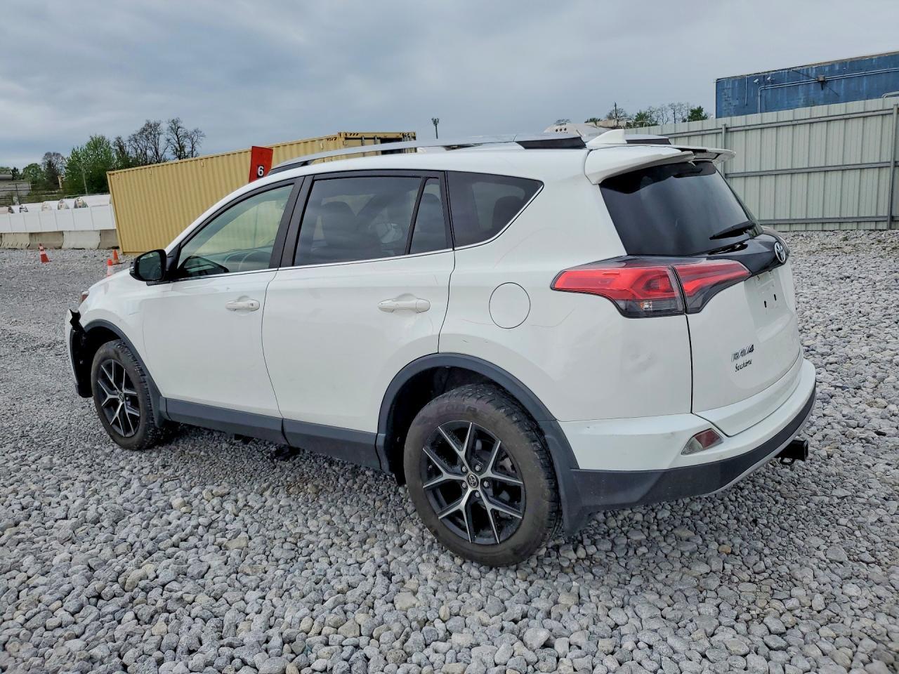 2017 Toyota Rav4 Se - zdjęcie 2