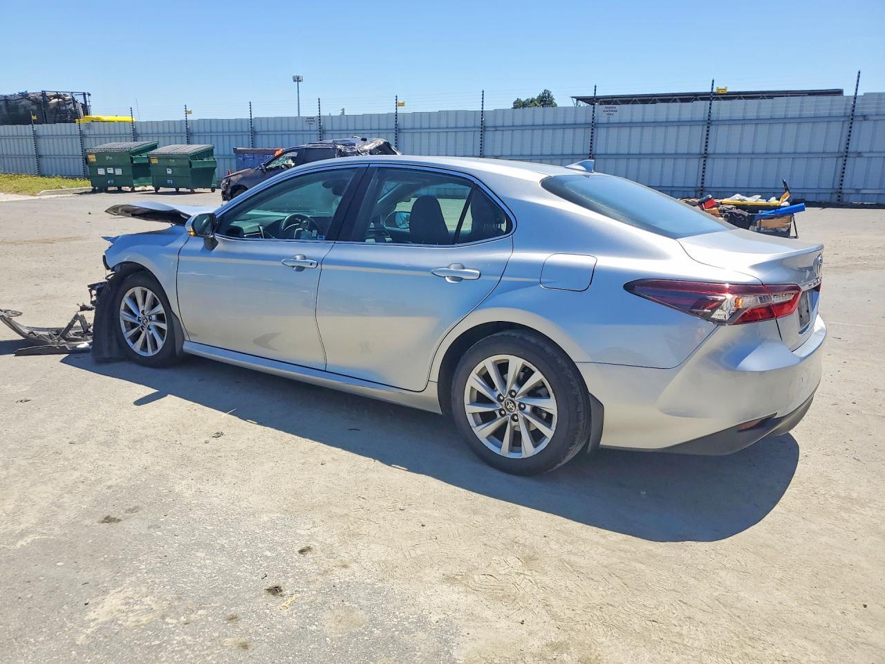 2021 Toyota Camry Le - zdjęcie 2