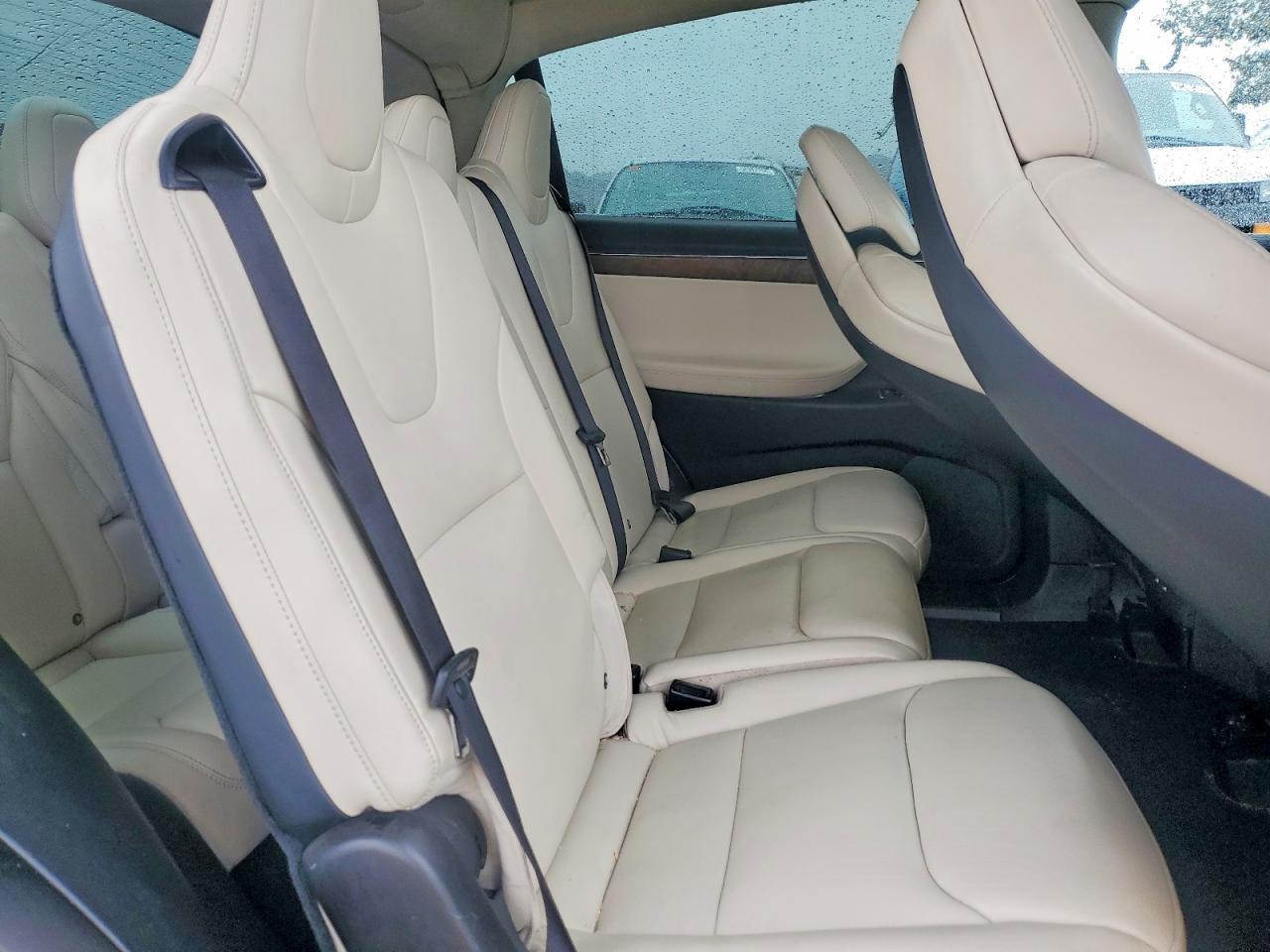 2017 Tesla Model X - zdjęcie 11