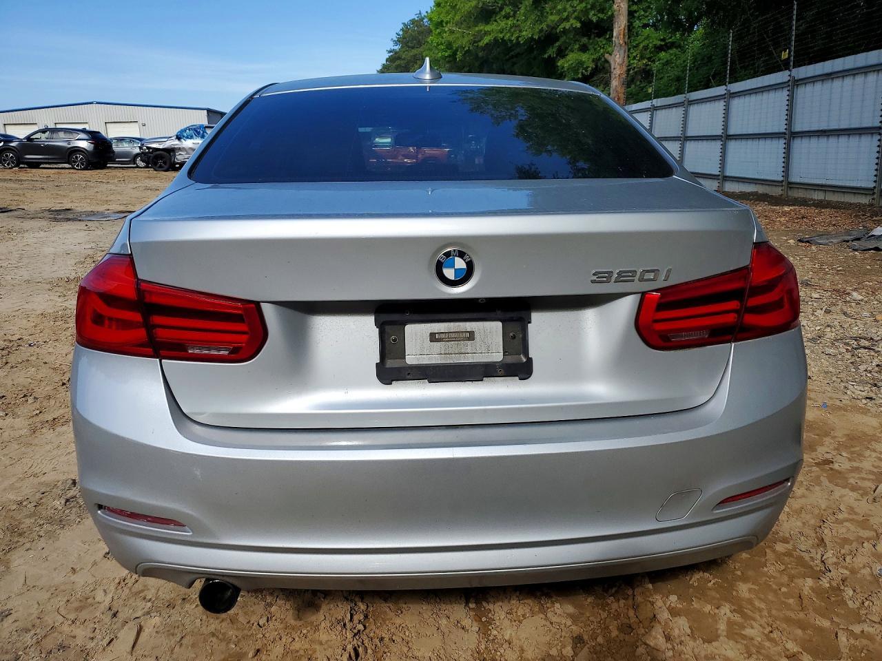 2018 BMW 320 I - zdjęcie 6
