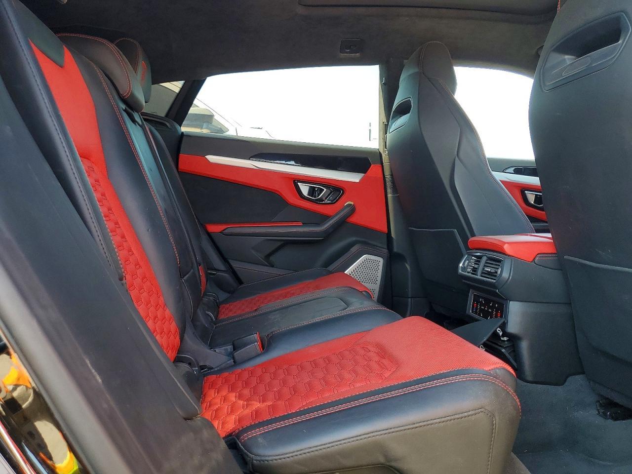 2019 Lamborghini Urus - zdjęcie 11