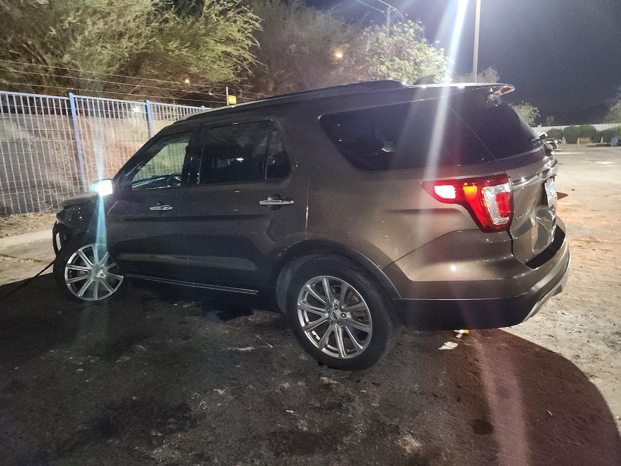 2016 Ford Explorer Limited - zdjęcie 2