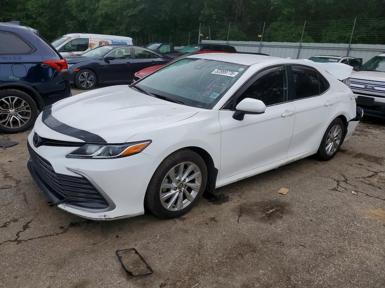 2023 Toyota Camry Le - zdjęcie główne