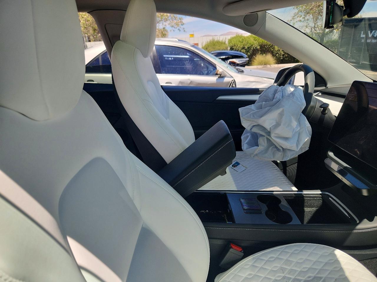 2024 Tesla Model Y - zdjęcie 13