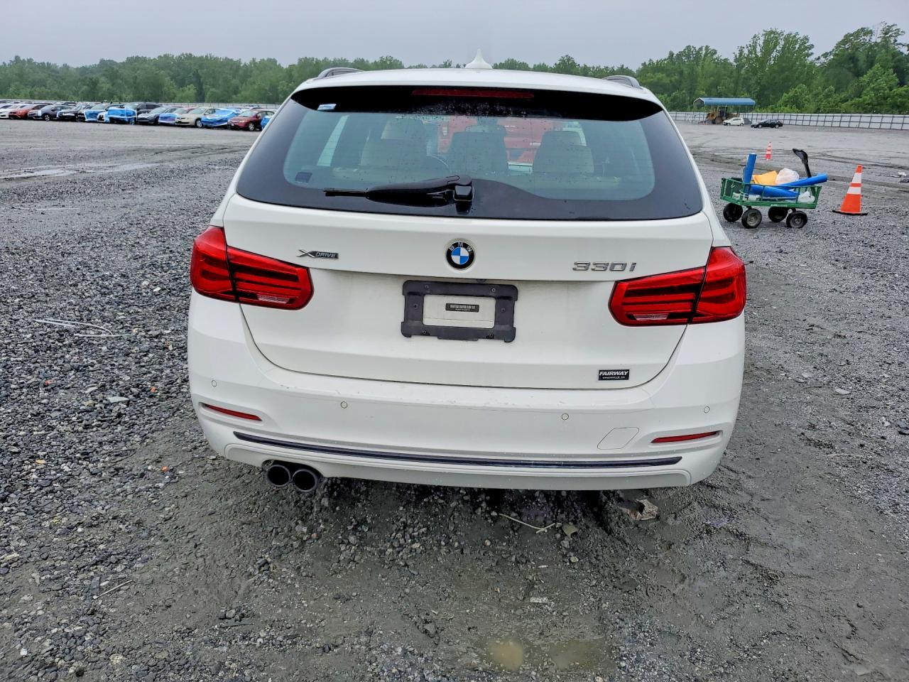 2017 BMW 330 Xi - zdjęcie 6