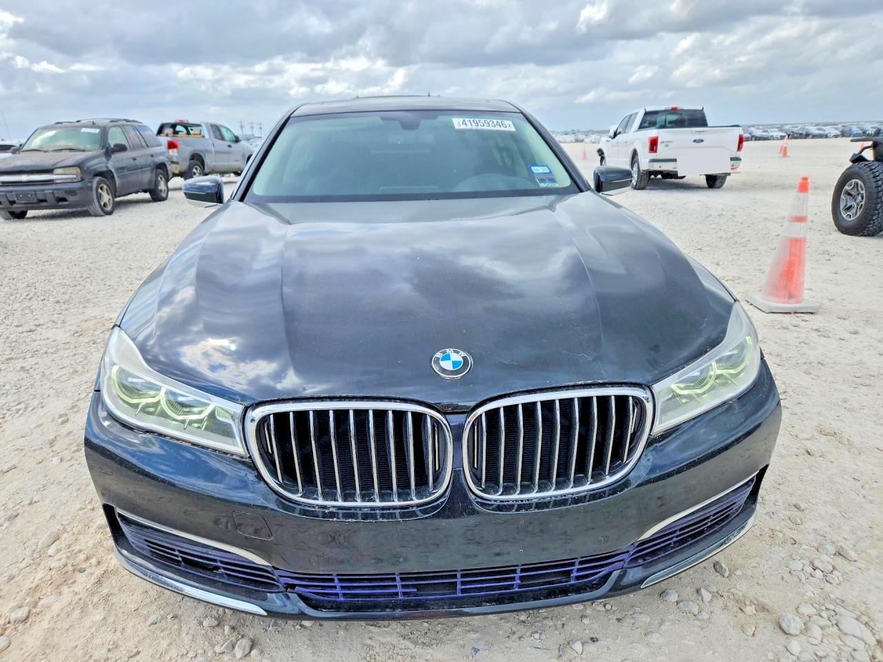 2016 BMW 750 I - zdjęcie 5