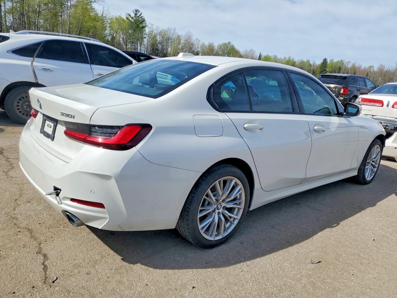2023 BMW 330Xi - zdjęcie 3