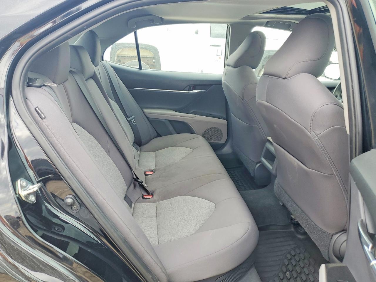 2020 Toyota Camry Le - zdjęcie 10