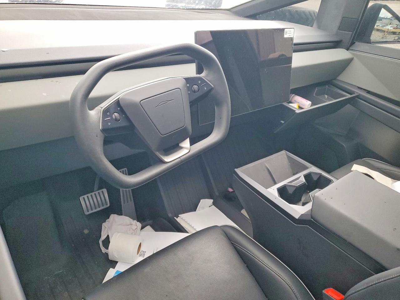 2025 Tesla Cybertruck - zdjęcie 8