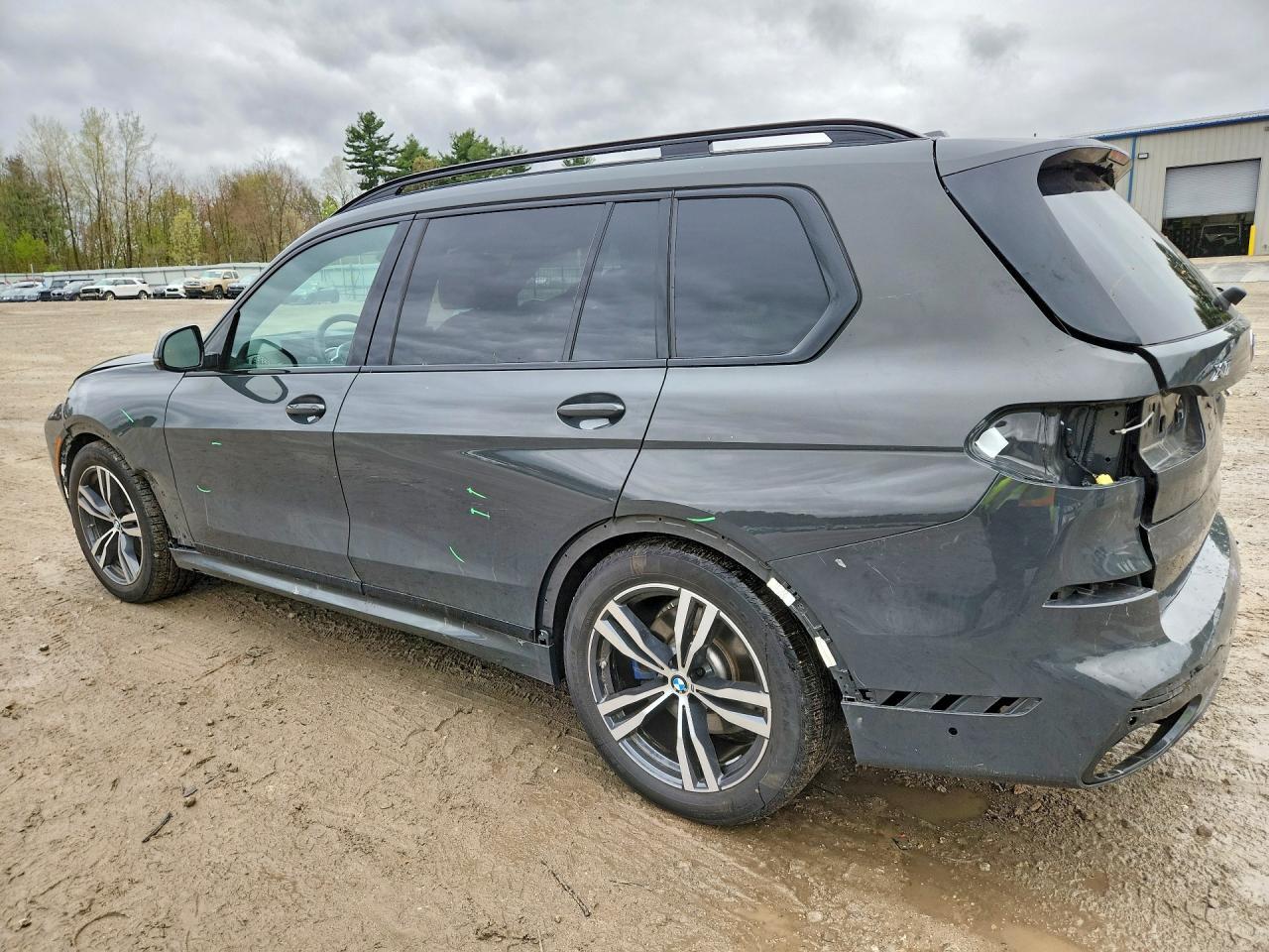2026 BMW X7 xDrive40I - zdjęcie 2