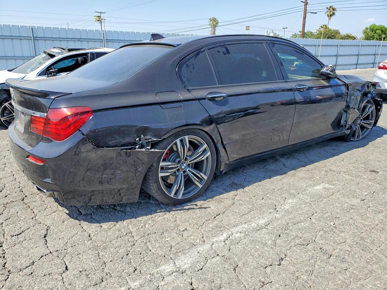 2015 BMW 750 Li - zdjęcie 3
