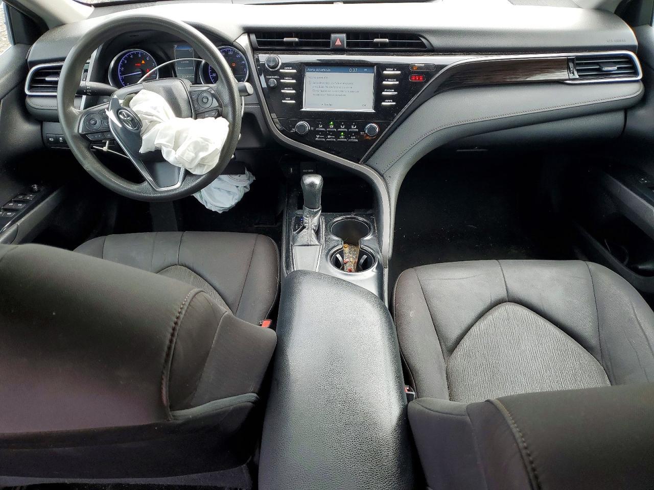 2019 Toyota Camry Le - zdjęcie 8