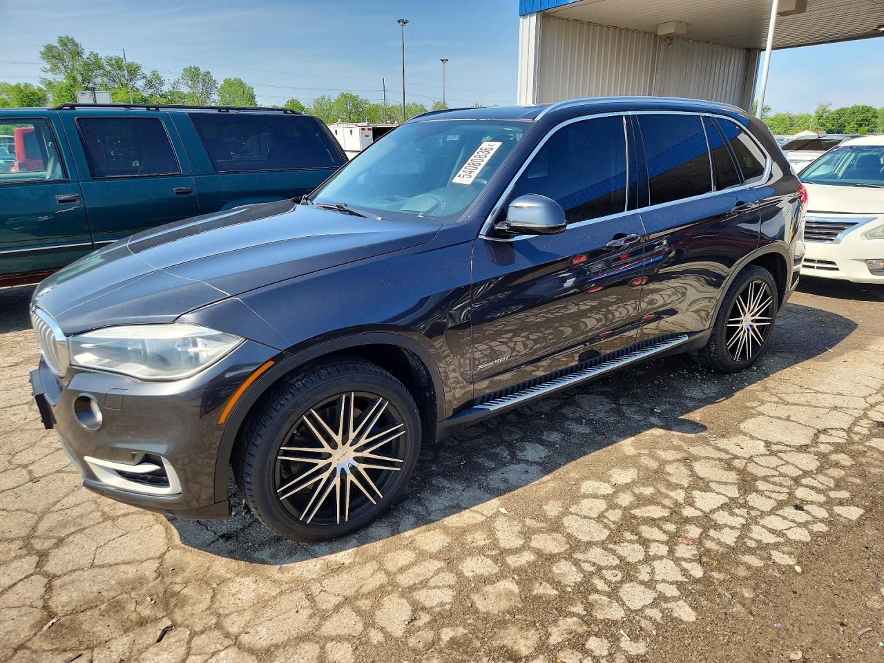 2015 BMW X5 xDrive50I - zdjęcie główne