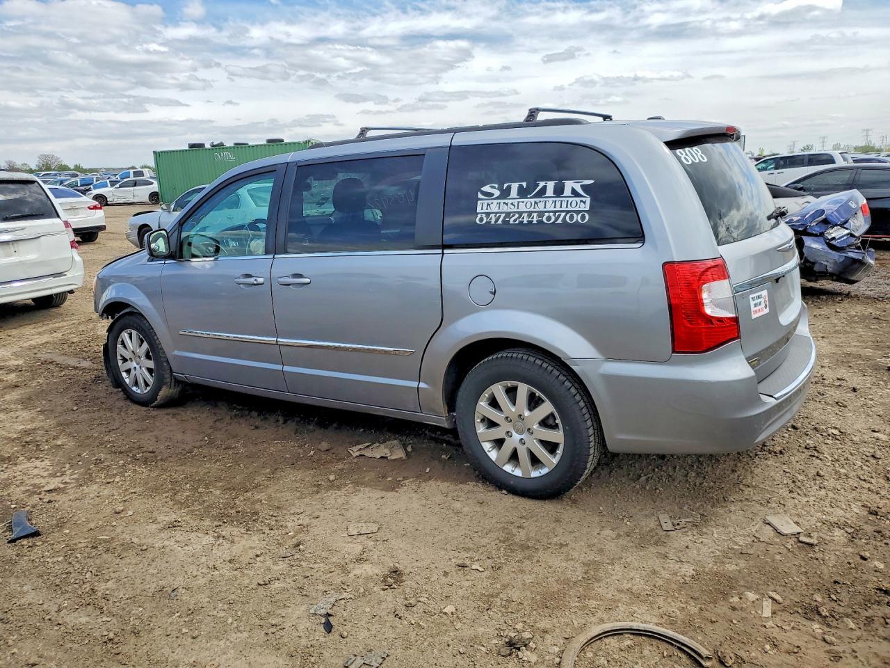 2014 Chrysler Town & Country Touring - zdjęcie 2