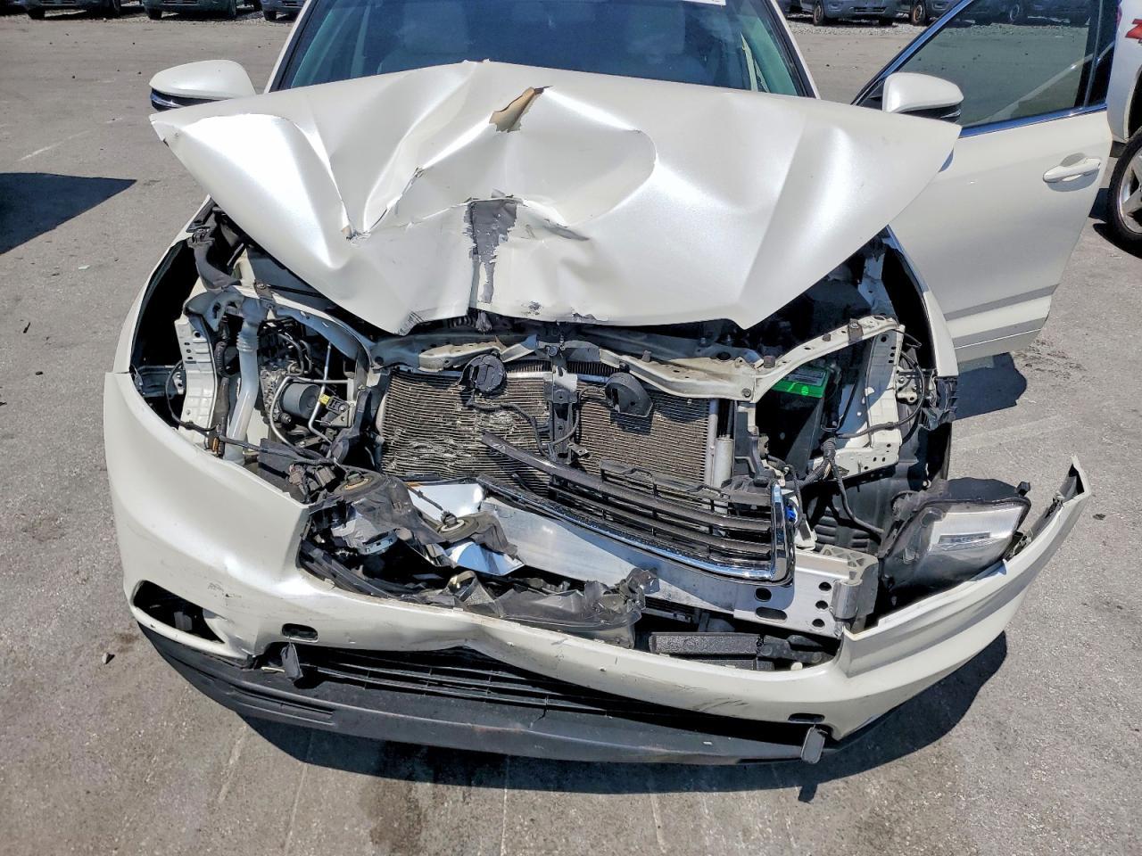 2014 Toyota Highlander Le - zdjęcie 12