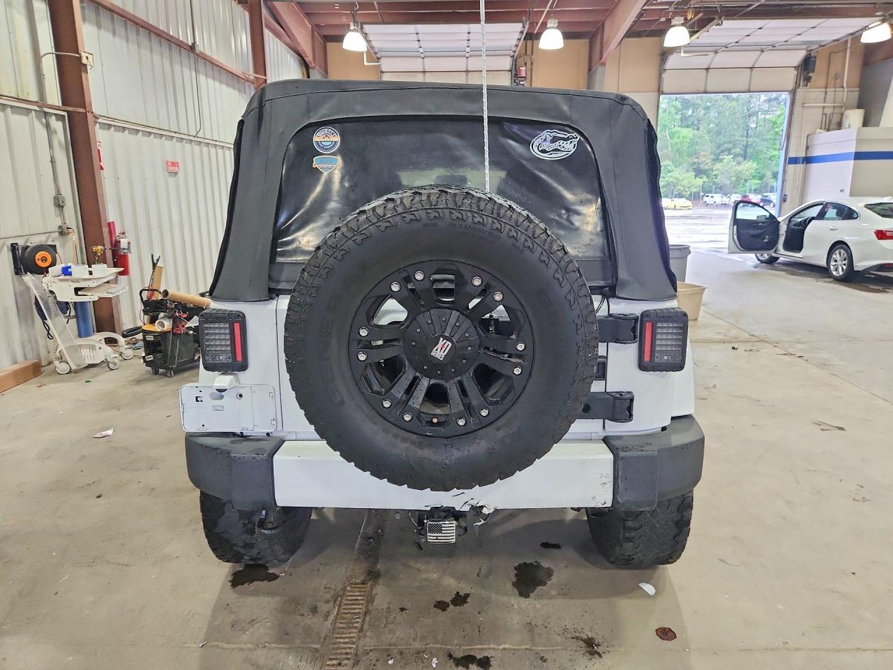 2014 Jeep Wrangler Unlimited Sahara - zdjęcie 6