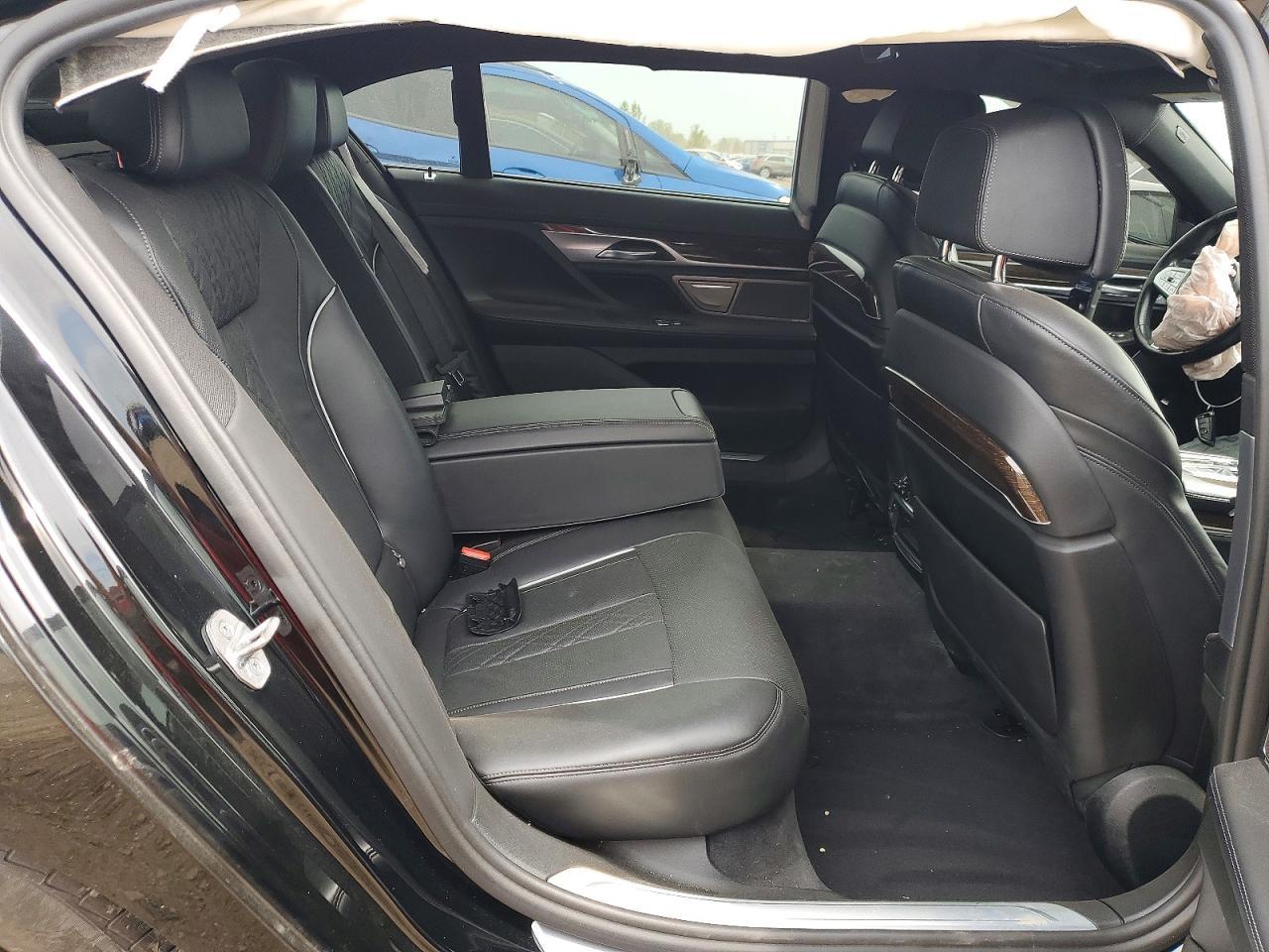 2022 BMW 750 Xi - zdjęcie 10