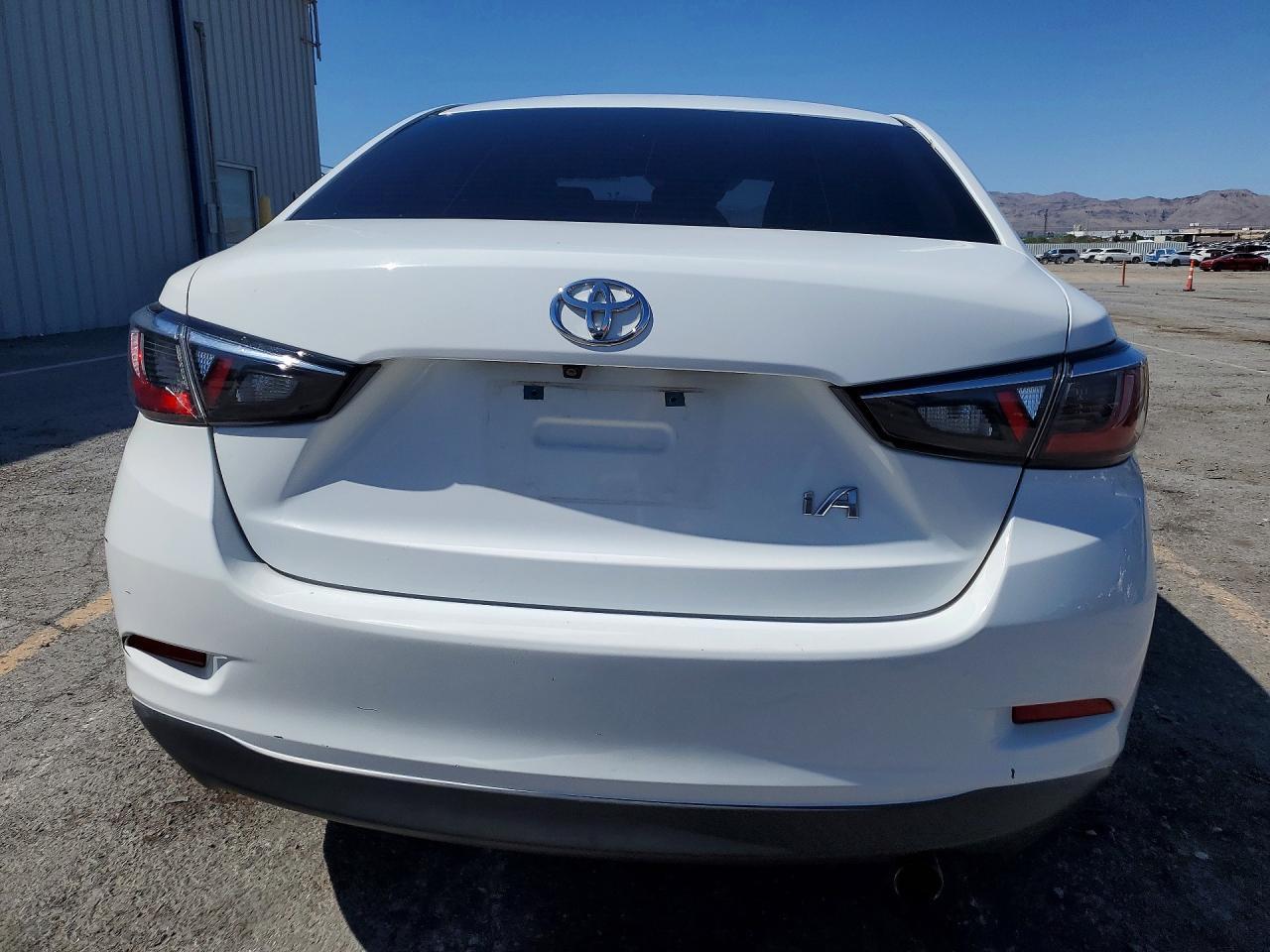 2018 Toyota Yaris Ia Base - zdjęcie 6