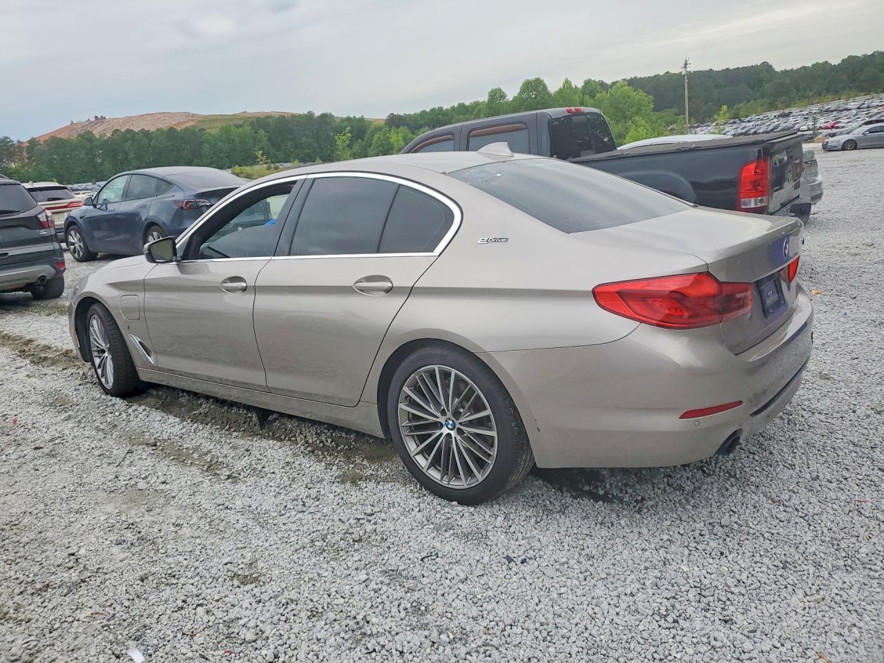 2019 BMW 530E - zdjęcie 2
