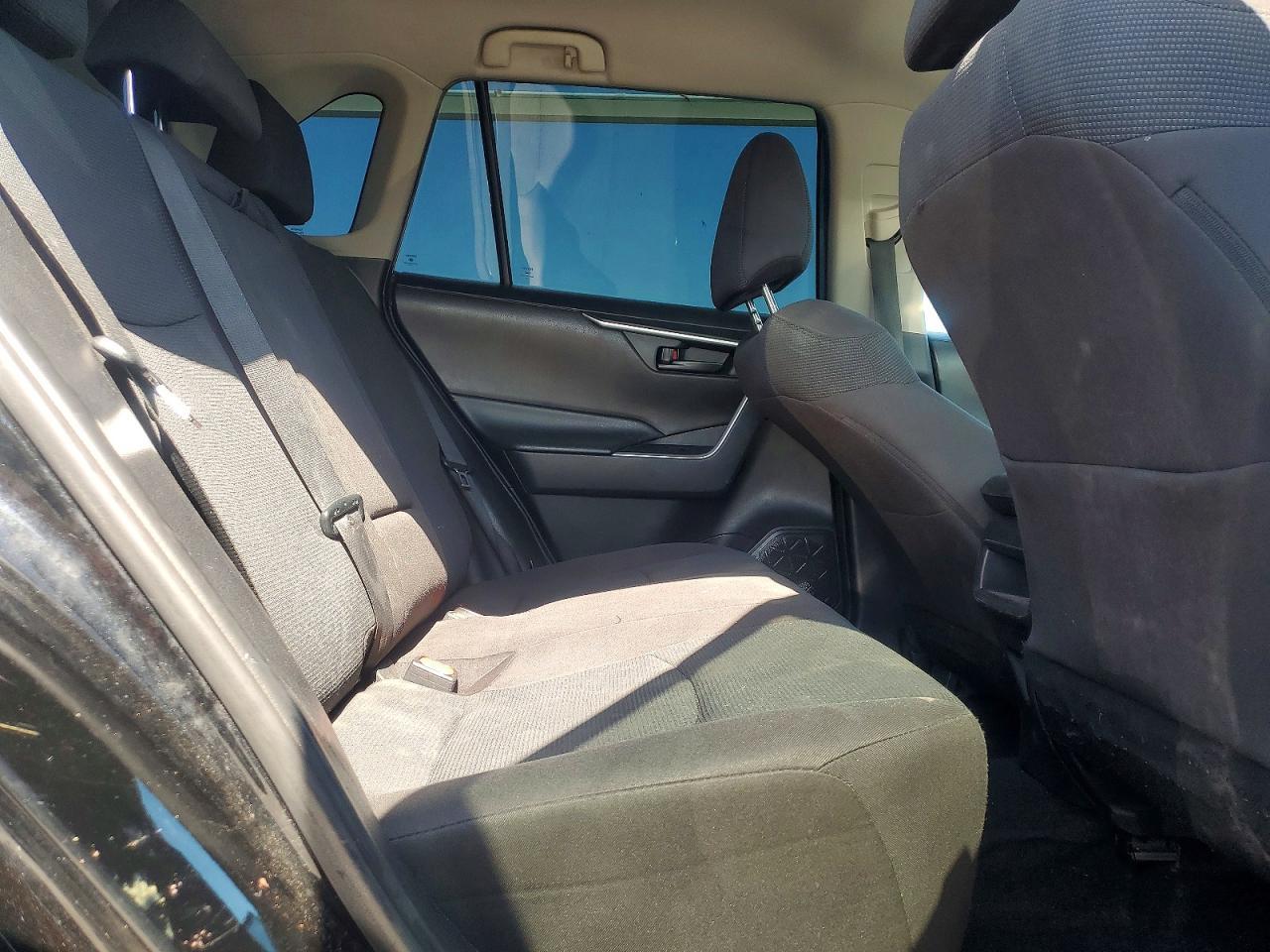2019 Toyota Rav4 Le - zdjęcie 10