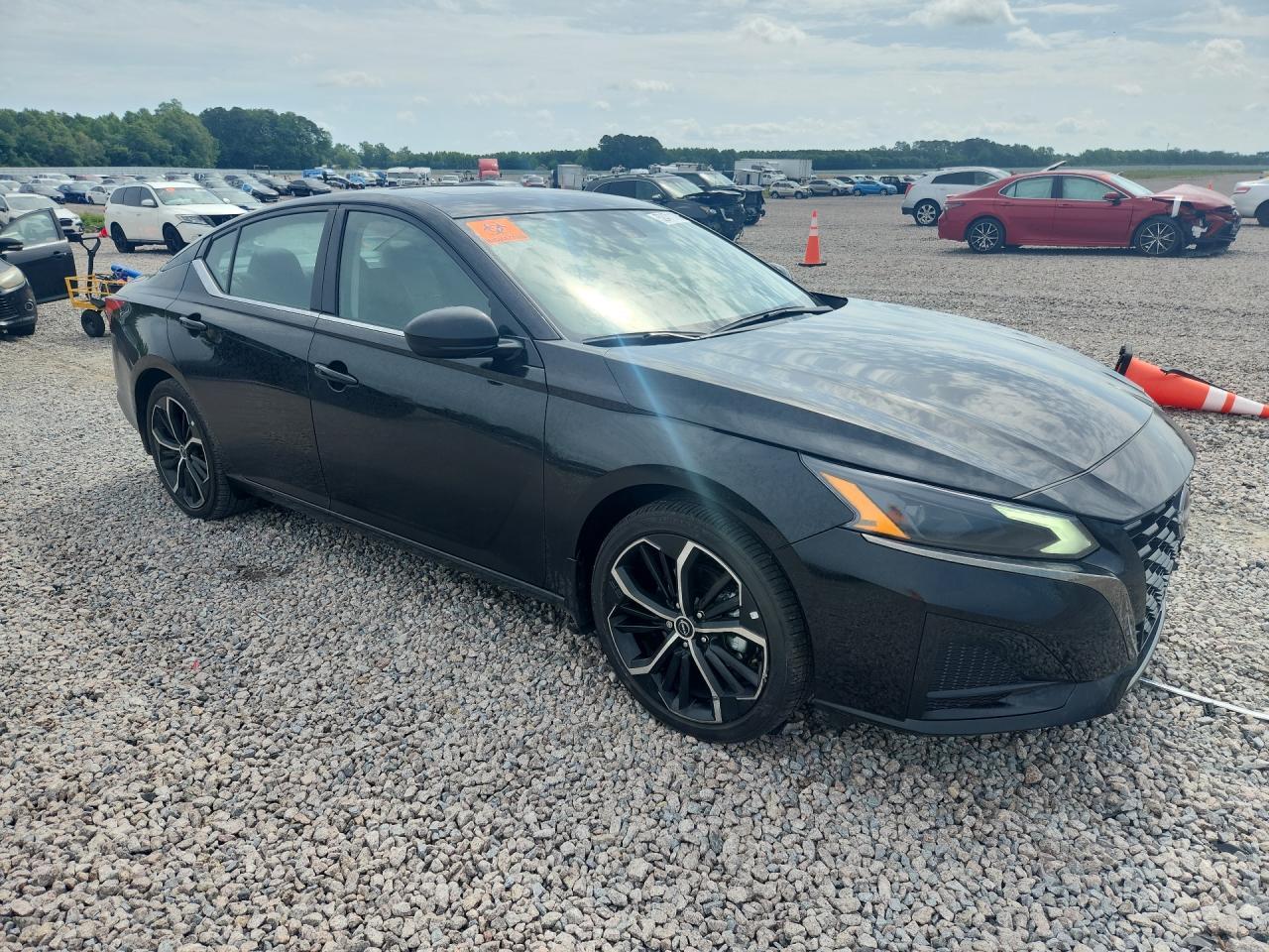 2025 Nissan Altima Sr - zdjęcie 4