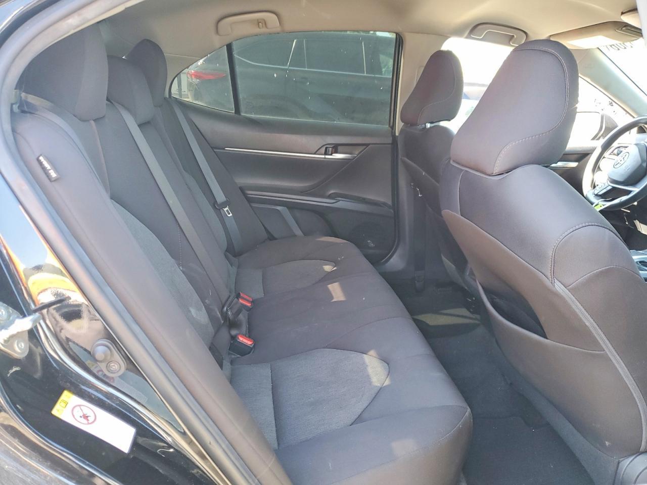 2019 Toyota Camry Le - zdjęcie 10
