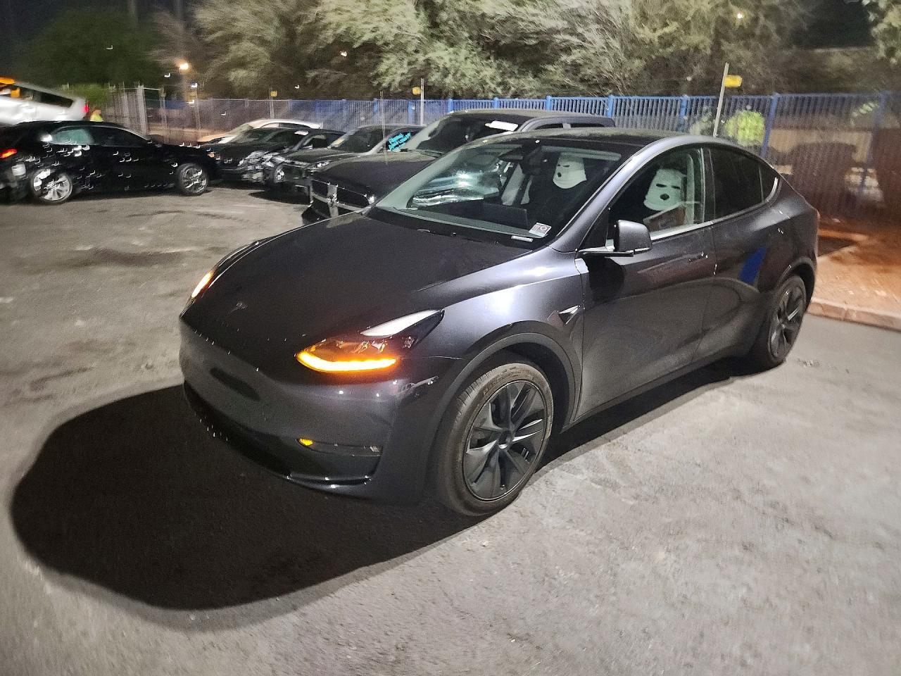 2024 Tesla Model Y - zdjęcie główne