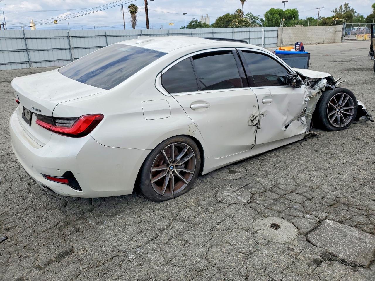 2020 BMW 330I - zdjęcie 3