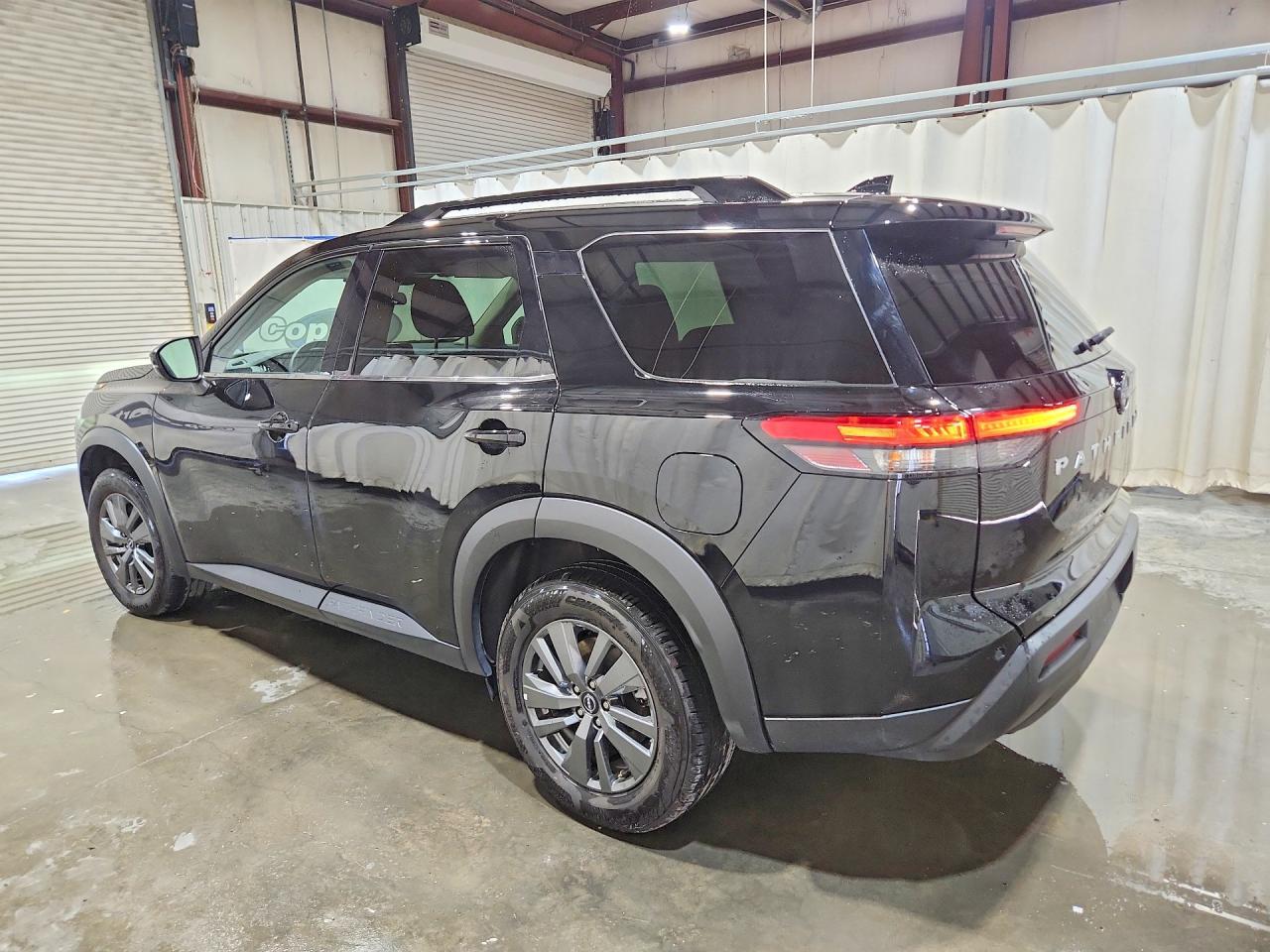 2025 Nissan Pathfinder Sv - zdjęcie 2
