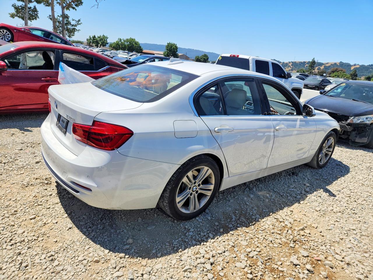 2018 BMW 330 Xi - zdjęcie 3