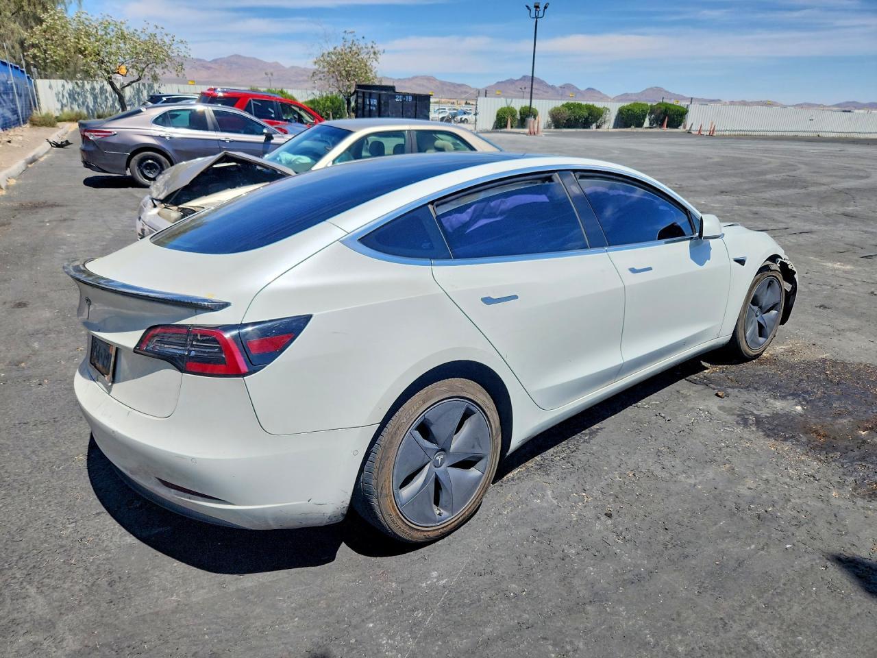 2019 Tesla Model 3 - zdjęcie 3