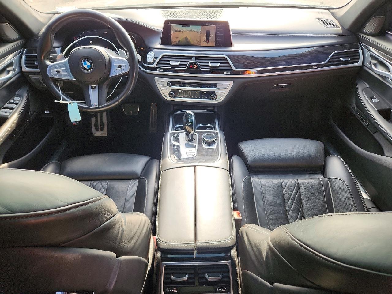 2020 BMW 750 Xi - zdjęcie 8