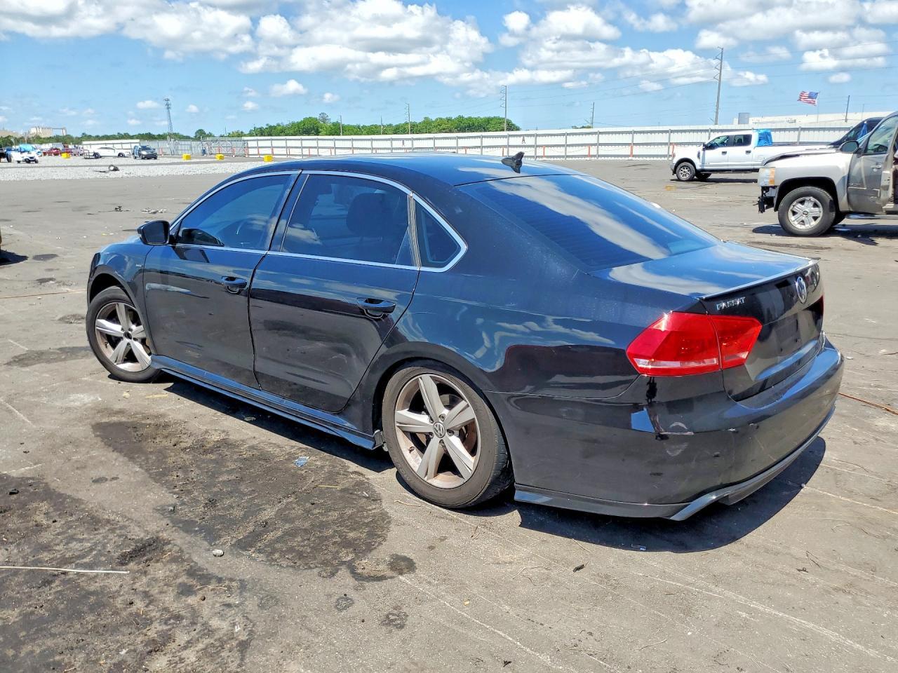 2015 Volkswagen Passat S - zdjęcie 2