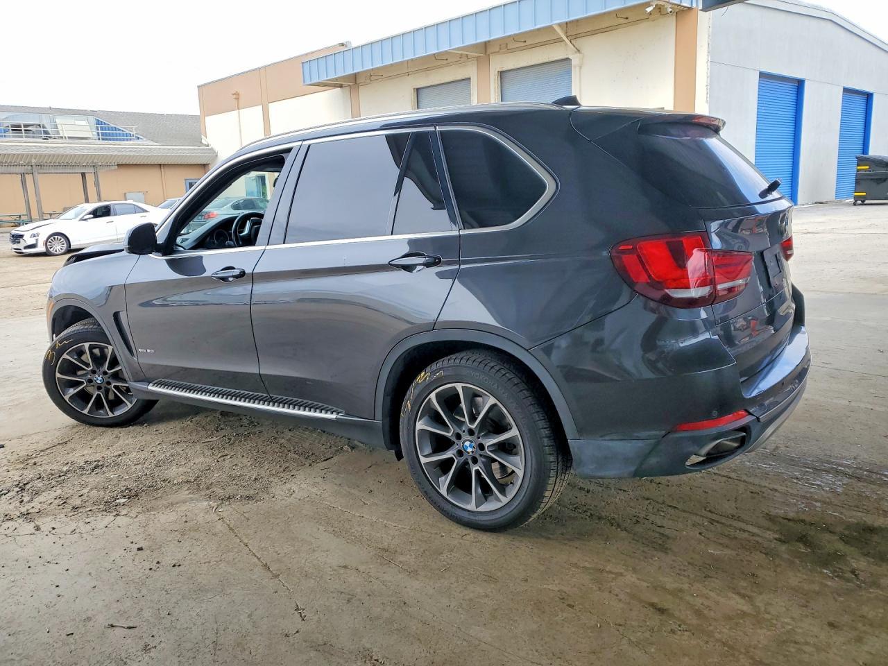 2014 BMW X5 xDrive50I - zdjęcie 2