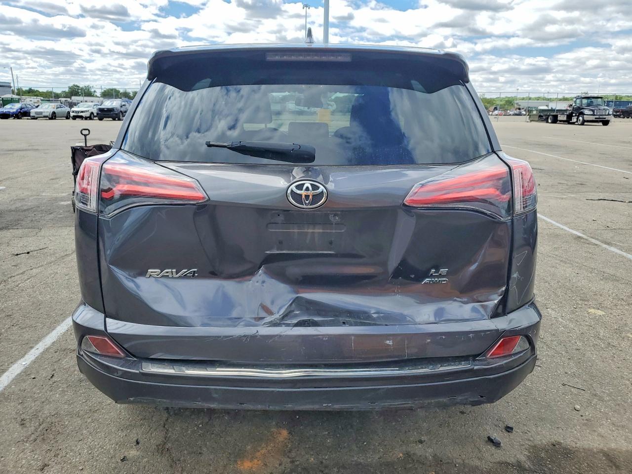 2018 Toyota Rav4 Le - zdjęcie 6