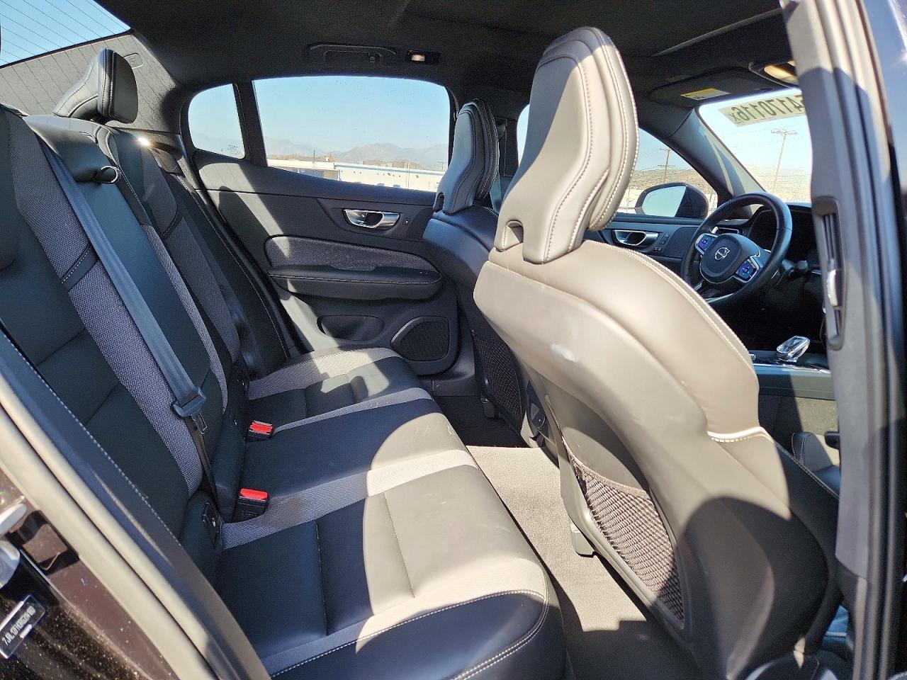 2024 Volvo S60 Plus - zdjęcie 10