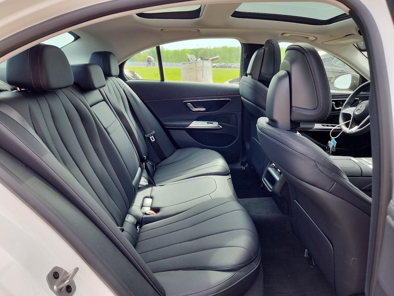 2026 Mercedes-Benz E 350 4Matic - zdjęcie 10