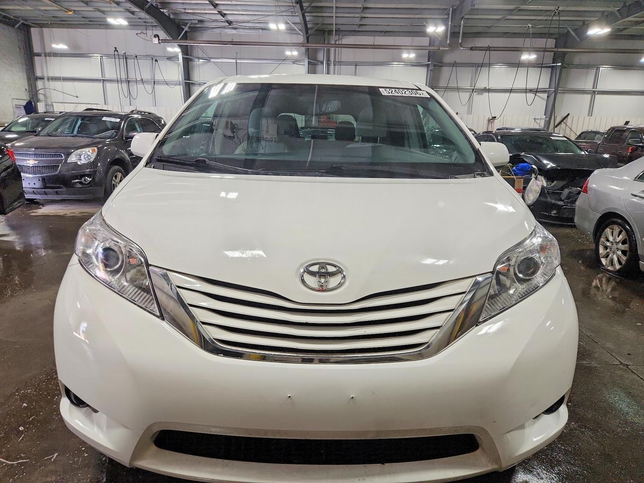 2017 Toyota Sienna Le - zdjęcie 5