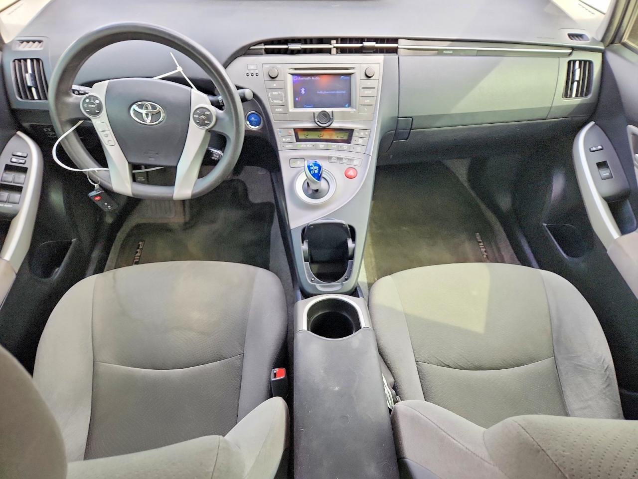 2014 Toyota Prius Two - zdjęcie 8