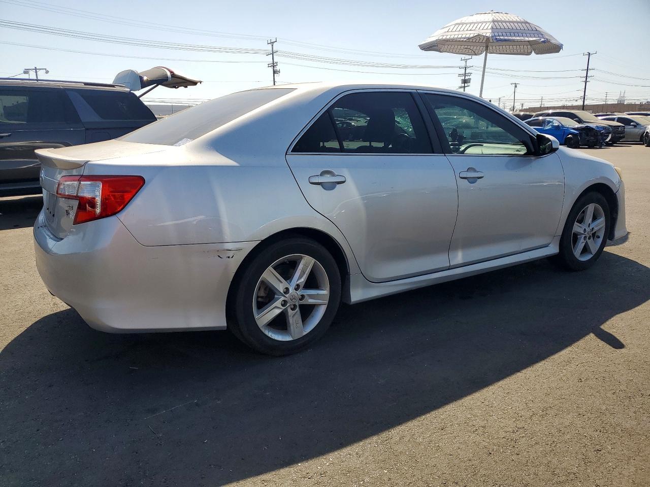 2014 Toyota Camry Se - zdjęcie 3
