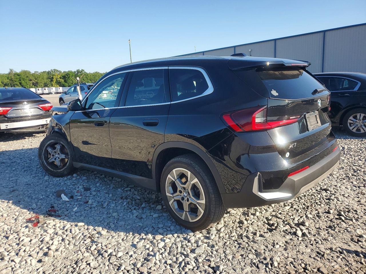 2023 BMW X1 xDrive28I - zdjęcie 2