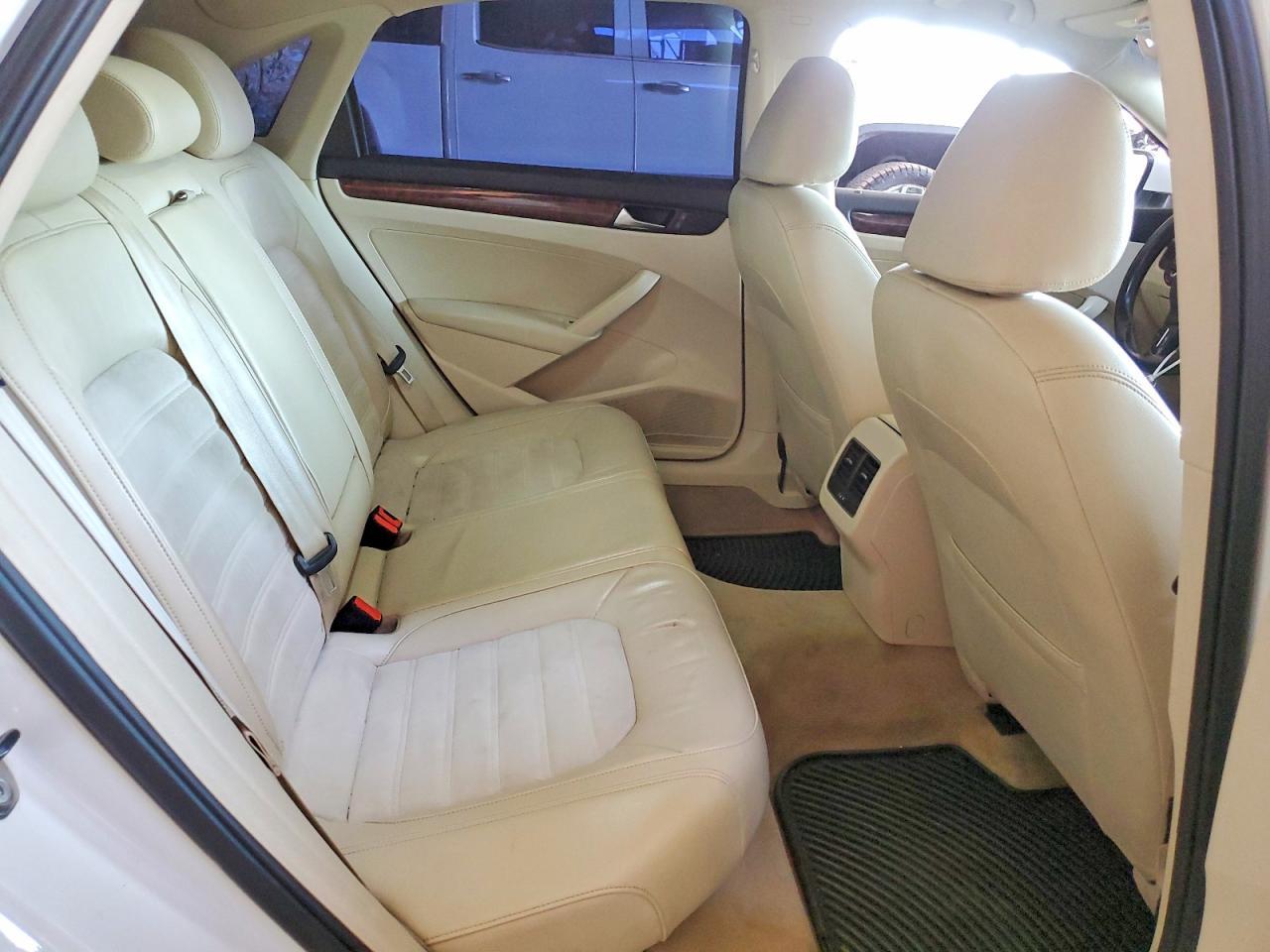 2013 Volkswagen Passat Sel - zdjęcie 10