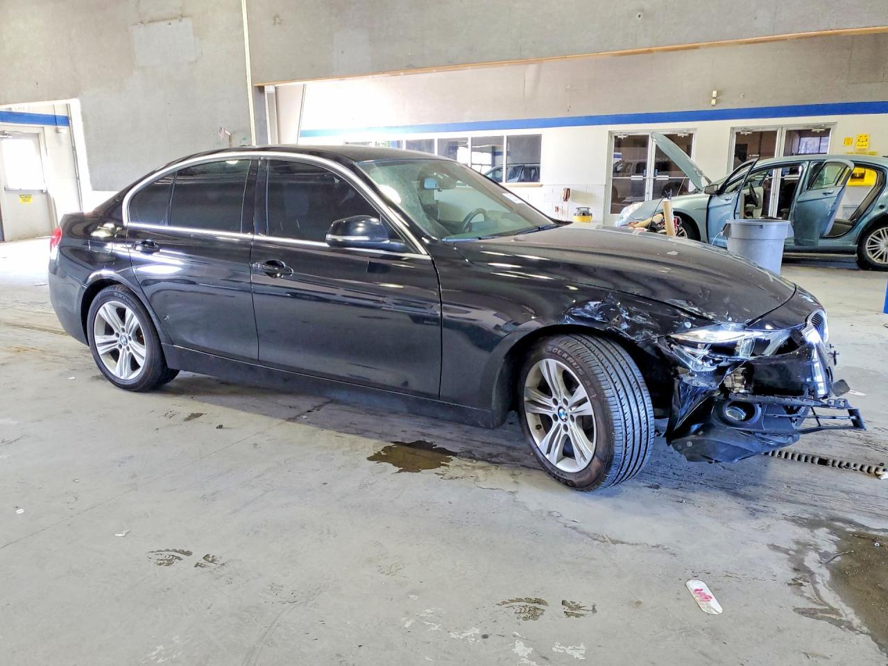 2018 BMW 330 I - zdjęcie 4