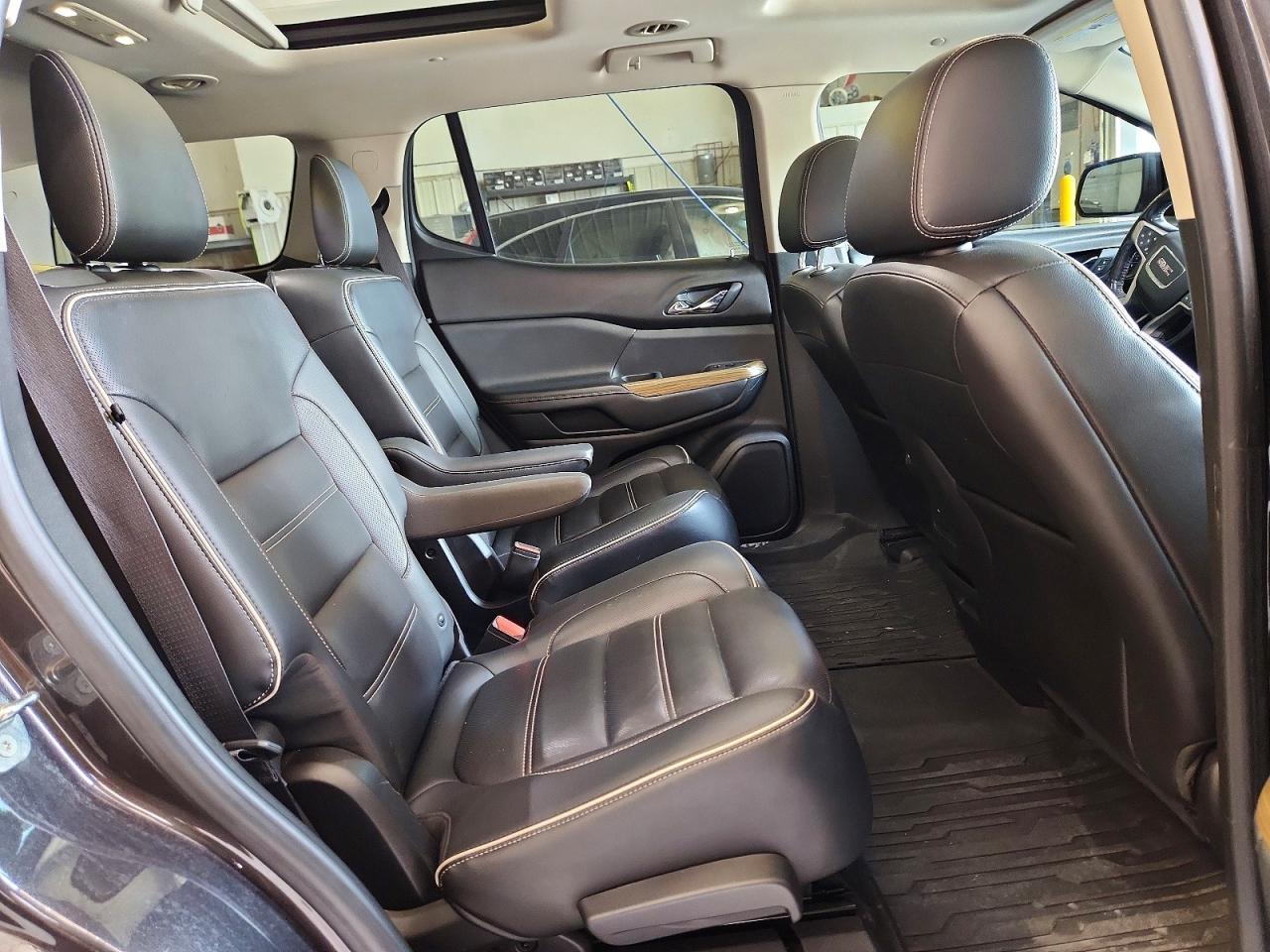 2018 GMC Acadia Denali - zdjęcie 11