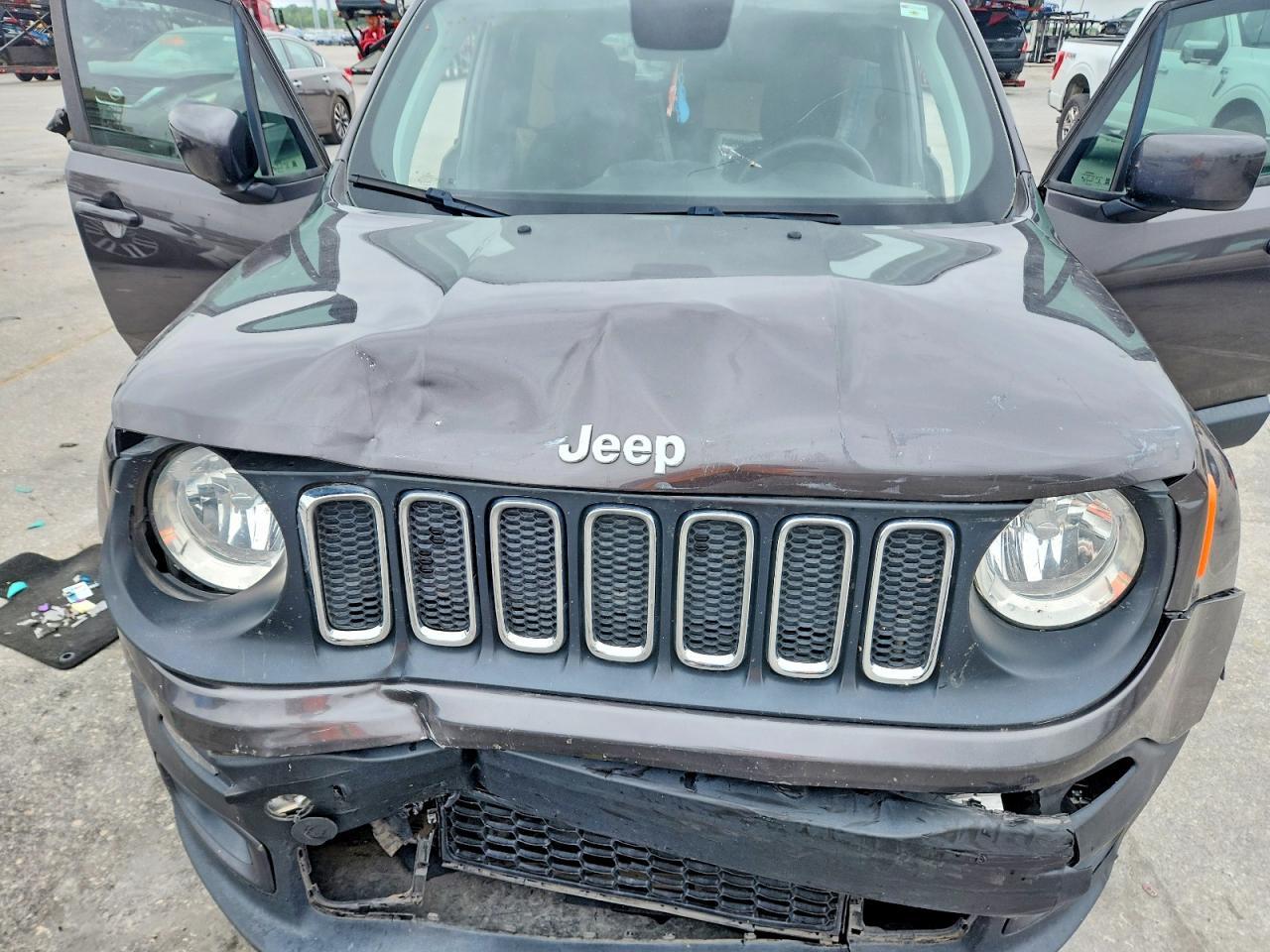 2018 Jeep Renegade Latitude - zdjęcie 12