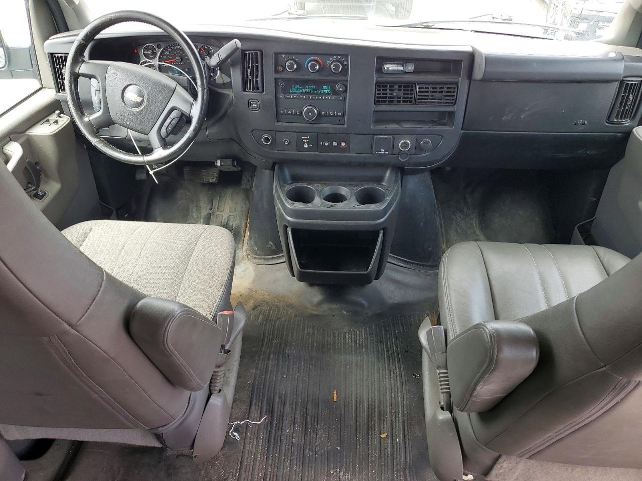 2020 Chevrolet Express G2500 - zdjęcie 8