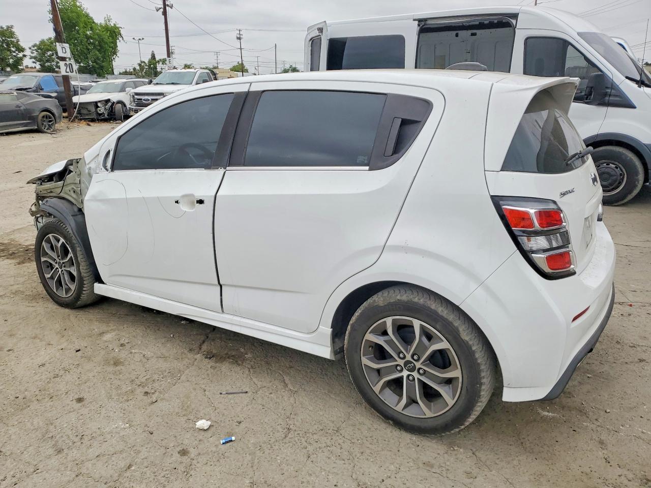 2018 Chevrolet Sonic Lt - zdjęcie 2